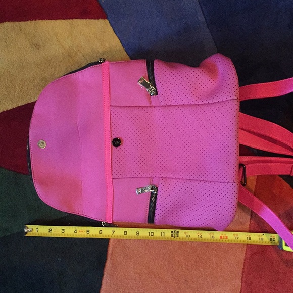 Urban Expressions Round Flat Mini Backpack/New - Picture 7 of 7